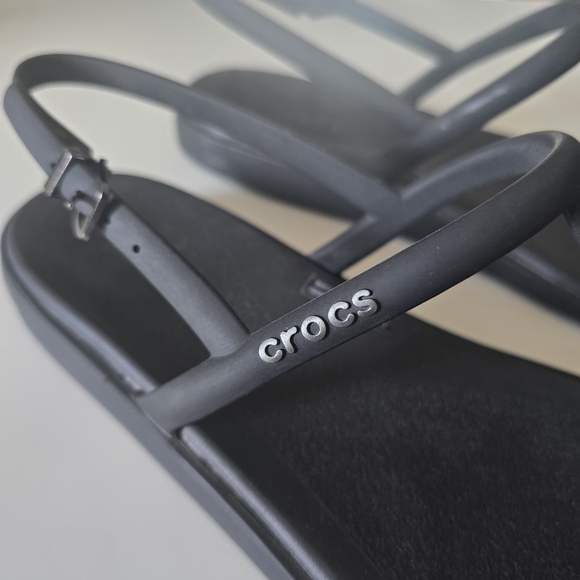 Crocs Women’s Black Slingback Thong Sandals Size 7W - Picture 2 of 6